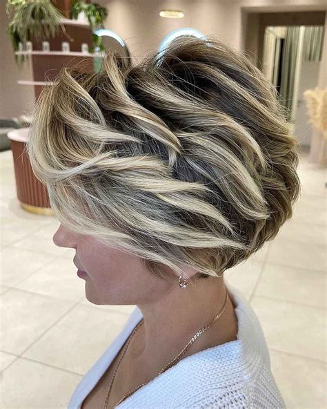 blonde hair with highlights short 10