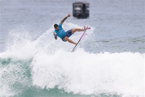 Medina vence João Chianca e vai à final em Saquarema surfe ge