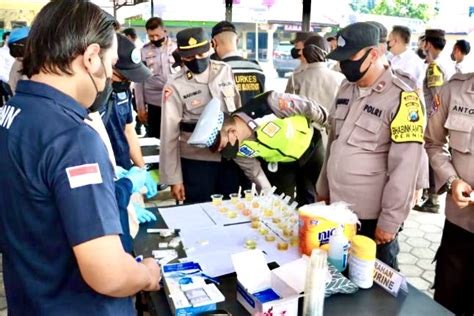 Ratusan Anggota Polresta Mojokerto Jalani Tes Urine Pilar ID