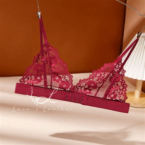 L L Lingerie Sexy Seamless Bra Wireless Bralette No Padding Lace Triangle Cup 女性感法式蕾丝三角内衣无钢圈文胸