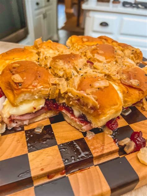 These Simple Cranberry Brie And Turkey Sliders Are The Best