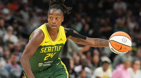 Skylar Diggins-Smith clinches 2 WNBA milestones in Storm's win vs. Sky