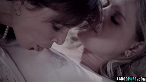 Nikki Sweet Amazing Vagina Got Licked By MILF Syren De Mer AnneStJacq