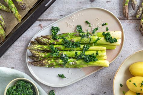 Gr Ner Spargel Aus Dem Backofen Rezept Eat De