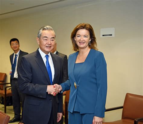 Wang Yi rencontre Tanja Fajon vice Première ministre et ministre