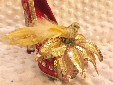 Glitter Shoe Parade Throw - 2017 Krewe of Muses