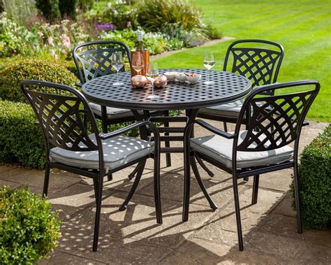 Hartman Berkeley Seat Dining Set With Round Table Black