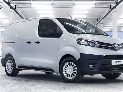 Toyota Proace Listino Prezzi Dimensioni E Consumi