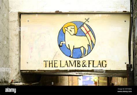 The lamb and flag pub london hi-res stock photography and images - Alamy