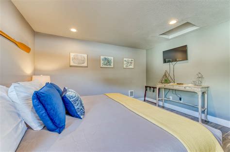 Mid Rock Overlook 6 2 Bd Vacation Rental In Oceanside Or Vacasa