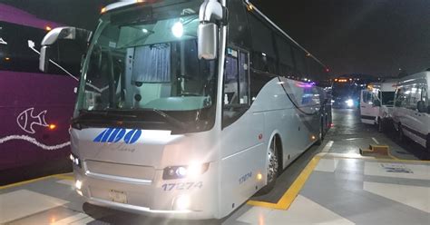 Un autobús prestando servicio de extra Volvo 9700 de ADO Platino