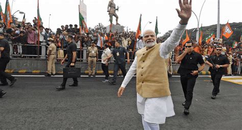 Modi Bangalore Visit Live Updates Pm Modi Arrives In City To Unveil