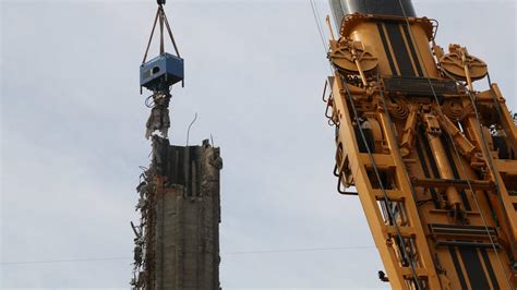 Demolita La Ciminiera Del Battiferro Gigante Al Tappeto Prima Del Gong