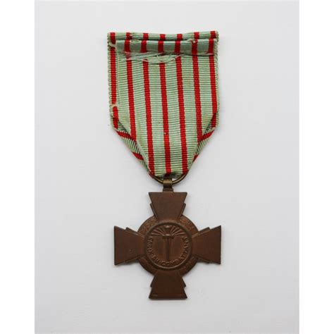 French Ww Croix Du Combattant Cross Medal