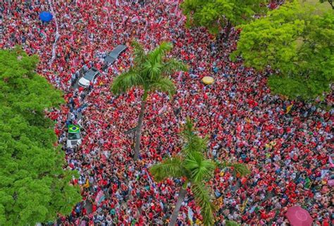 FERVECAO Lula atrai multidão em campanha pelo 2º turno em BH