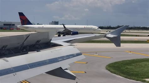 Landing At Fort Lauderdale Airport Youtube