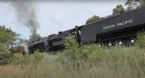 Watch as Union Pacific Big Boy rescues stalled freight train