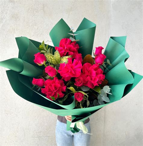 Lipstick Premium Hot Pink Roses In A Luxe Bouquet