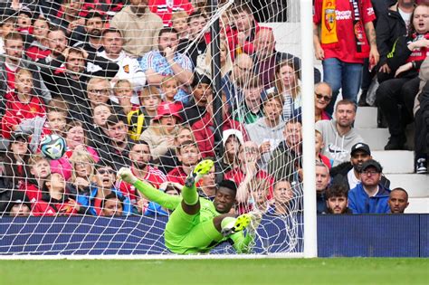 Manchester United Onana Prende Gol Da Centrocampo Col Lens