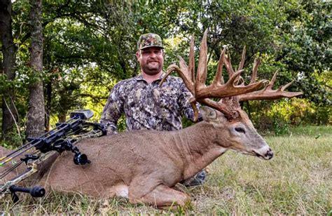 Oklahoma Bowhunter Tags A 230 Inch 30 Point Buck On Opening Day Guns