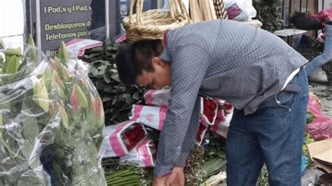 Se Preparan Floristas Para D A De Muertos