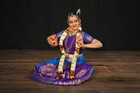 Smt Padmalakshmi Sriram (Bharatanatyam Dance) - QLD Sangeet Mela Association