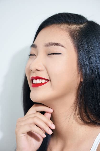 Premium Photo Closeup Portrait Of A Young Attractive Asian Woman