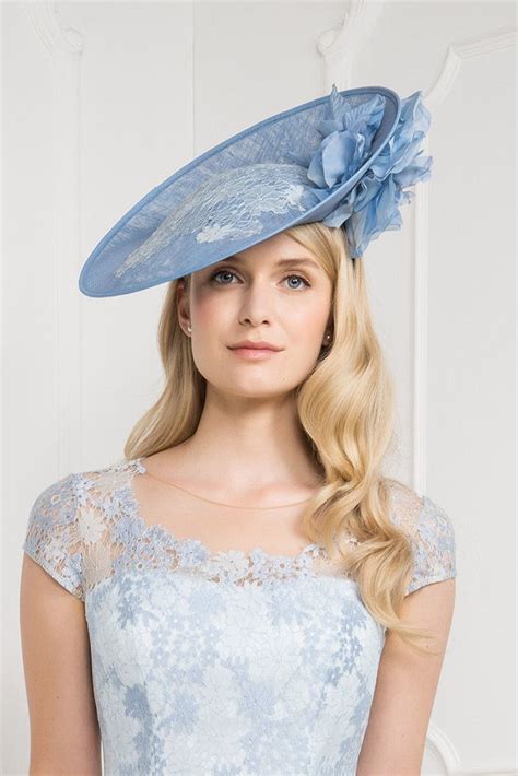 A Medium Sized Saucer Style Fascinator The Headpiece Sits To One Side