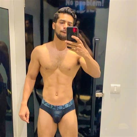 Shirtless Bollywood Men Imran In His Briefs Mimmy Motivates Again Hot Bod
