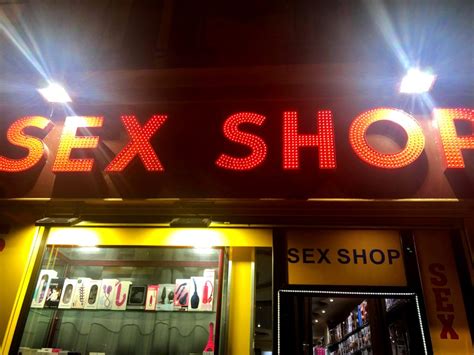 À Pigalle les sex shops ont la vie dure Nox