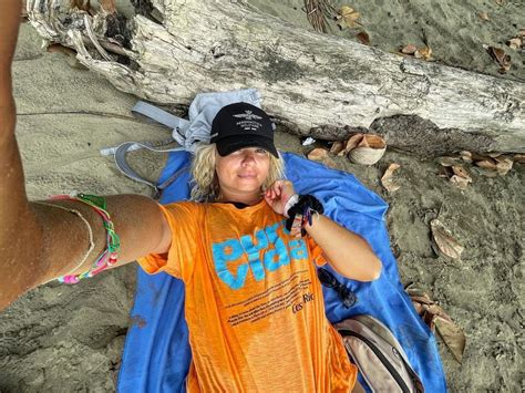 Marta Manowska w czerwonym bikini w Kostaryce U jej boku nowy chłopak Robert Bodzianny Kim jest