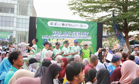 Ribuan Warga Meriahkan Jalan Sehat Semarak Milad Muhammadiyah Ke 111