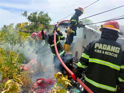 Kebakaran Di Padang Hanguskan Satu Unit Rumah Kerugian Ditaksir