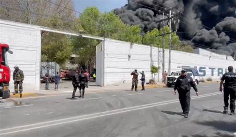 Emergencia En Ecatepec Un Fuerte Incendio Consume Una Recicladora En