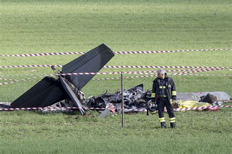 Guidonia Scontro In Volo Tra Aerei Militari Morti I Due Piloti