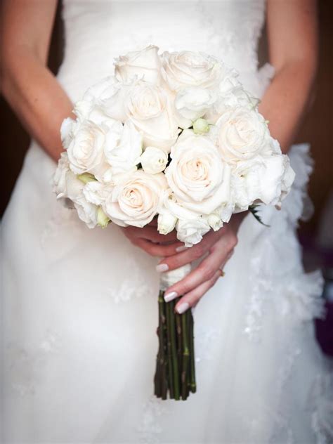 Hochzeitsstrauß aus weißen Rosen Heiraten mit braut de