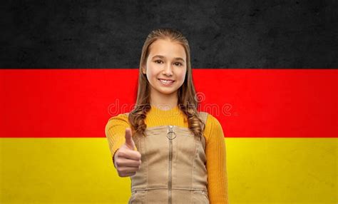 German Flag Blows In Front Of A Blue Sky 库存图片 图片 包括有 国家 国家（地区） 145490951