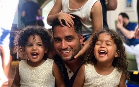 Pai Gay Solo Se Torna Viral Ao Compartilhar Rotina Os Tr S Filhos Revista Crescer