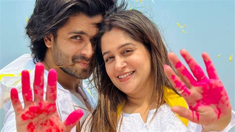 Holi 2023 Pregnant Dipika Kakar Baby Bump PICS Twins With Husband