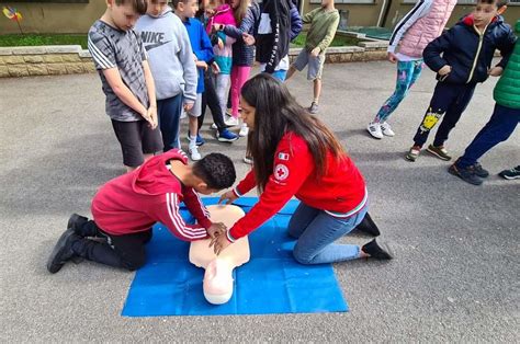 Lecco I Bimbi Della Primaria Diaz A Scuola Di Primo Soccorso