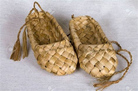 Birch bark shoes | Берёста, Самодельная обувь, Плетение