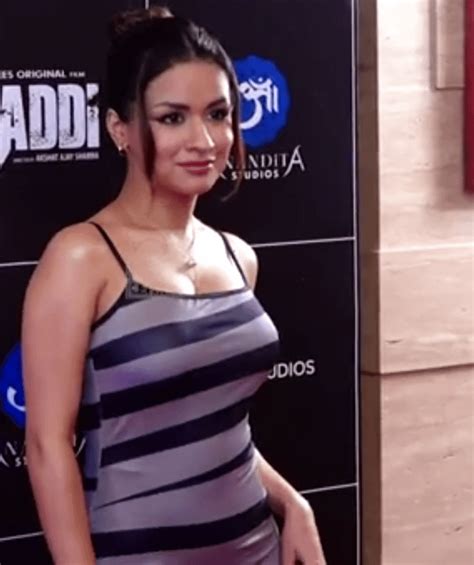 Avneet Kaur Hot In Tight Dress R Indiancelebscenes