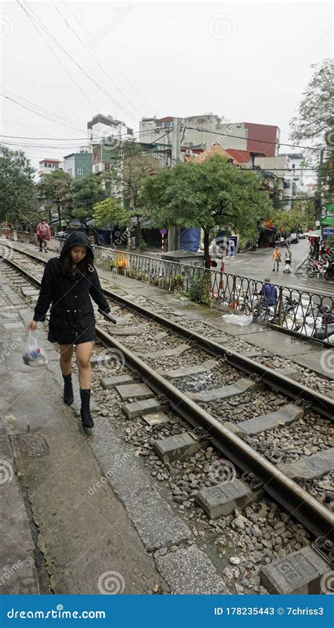 Hanoi Vietnam Circa Janeiro De 2020 Linda Garota Fazendo Fotos Ao Ar