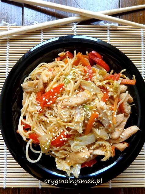 Makaron Chow Mein Z Kurczakiem I Warzywami Oryginalny Smak