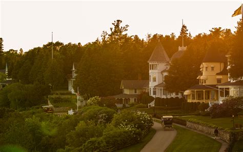 Mackinac Island Waterfront Hotels | Hotel Iroquois