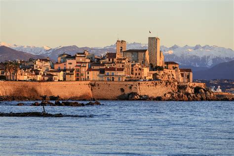 Visitez Antibes La Vieille Ville Et Ses Remparts