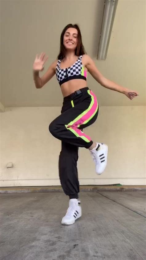 SofÍasofÍa Bei Tiktok Dance Moves Dance Dancer