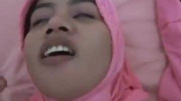 Amateur Sucker Gets His Cock Hard And Takes It Porn