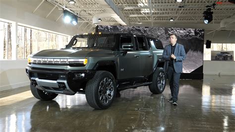 The Fast Lane Truck Offers Early Hands On Look At The 2024 Gmc Hummer Ev Suv Autoevolution