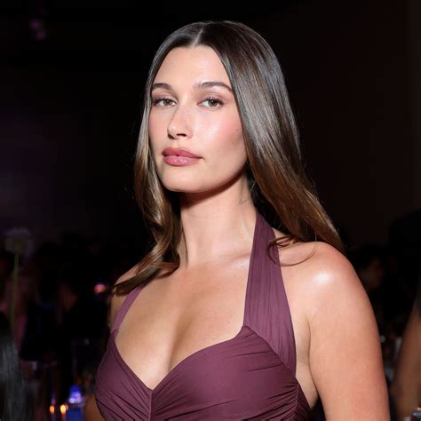 Uñas de flores hibisco: la tendencia más tropical del verano 2024 | Glamour